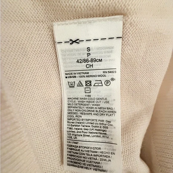 Banana Republic Women's Merino Wool Cream V-Neck Sweater - Picture 7 of 7